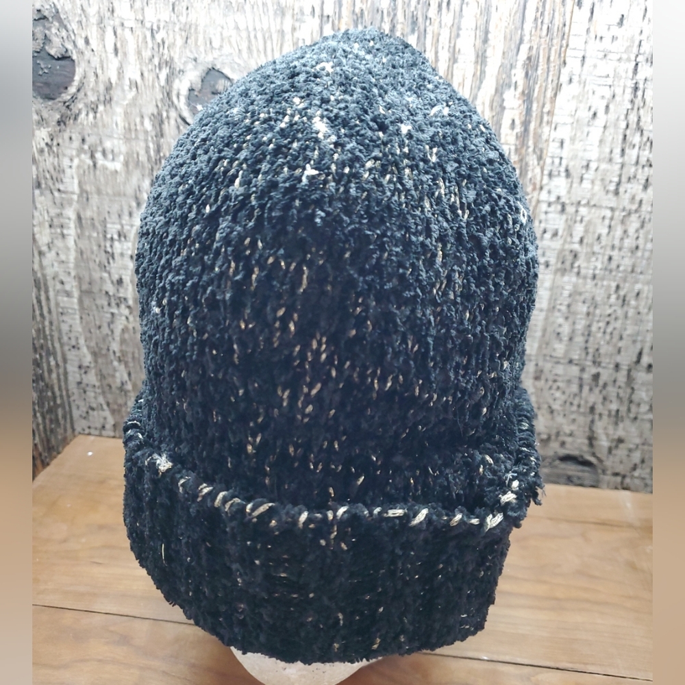 K.I.T. Keep It Trendy Women's Black & Gold Knit Beanie Hat One Size Fits All